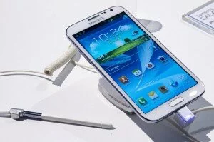 436792-samsung-galaxy-note-2-smartphone-during-ces-2013-event